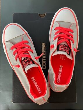 NEW Converse low top sneakers in silver grey neon orange shoelace - women 7.5